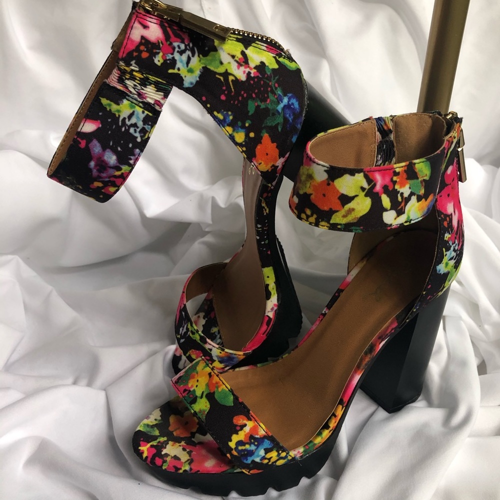 QUPID // Floral Platform Sandals